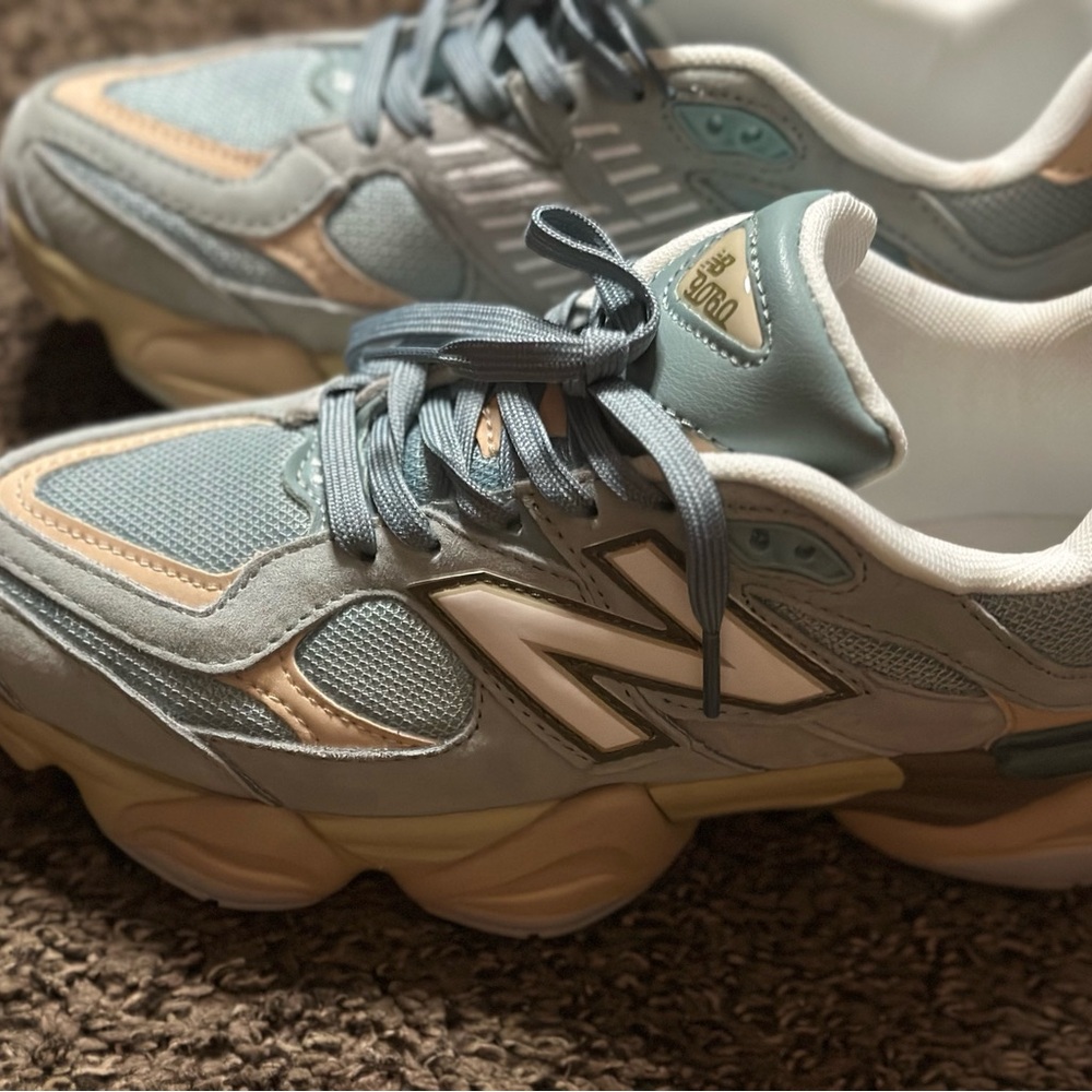 New Balance 990v5 Sneakers - Blue and Beige